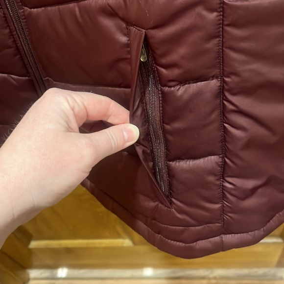 Burgundy puffy vest - Picture 5 of 9